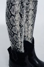 Load image into Gallery viewer, Black Pants With Snake Print