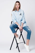 Load image into Gallery viewer, Blue Wash Mom Jeans Bird Embroidery