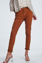 Load image into Gallery viewer, Caldera Jeans With Button Closure