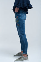 Load image into Gallery viewer, Blue Skinny Jean With Embroideries